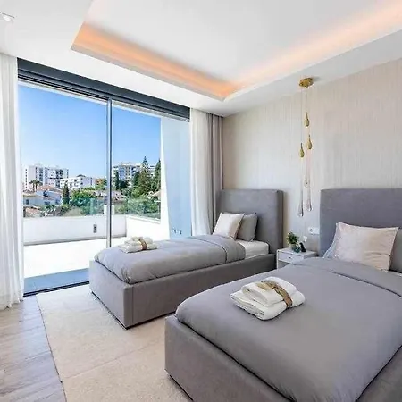 797 - Lujosa Y Moderna En Puerto Marina Villa Benalmadena